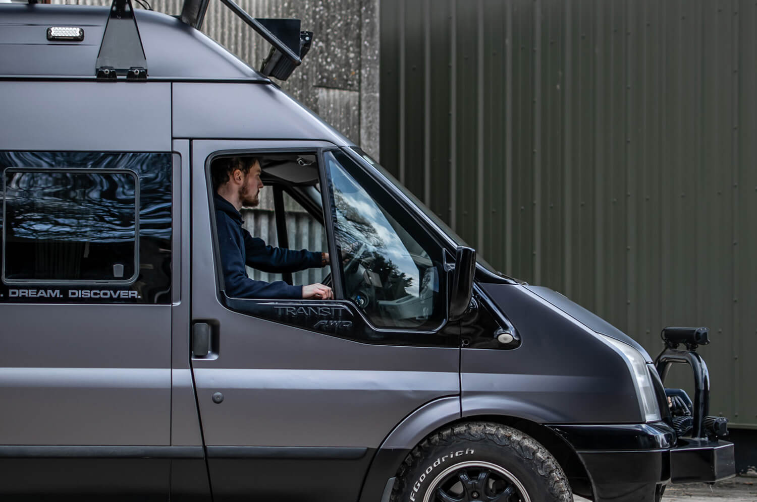 How Much Vinyl to Wrap a Van: Exact Yardage for Perfect Coverage
